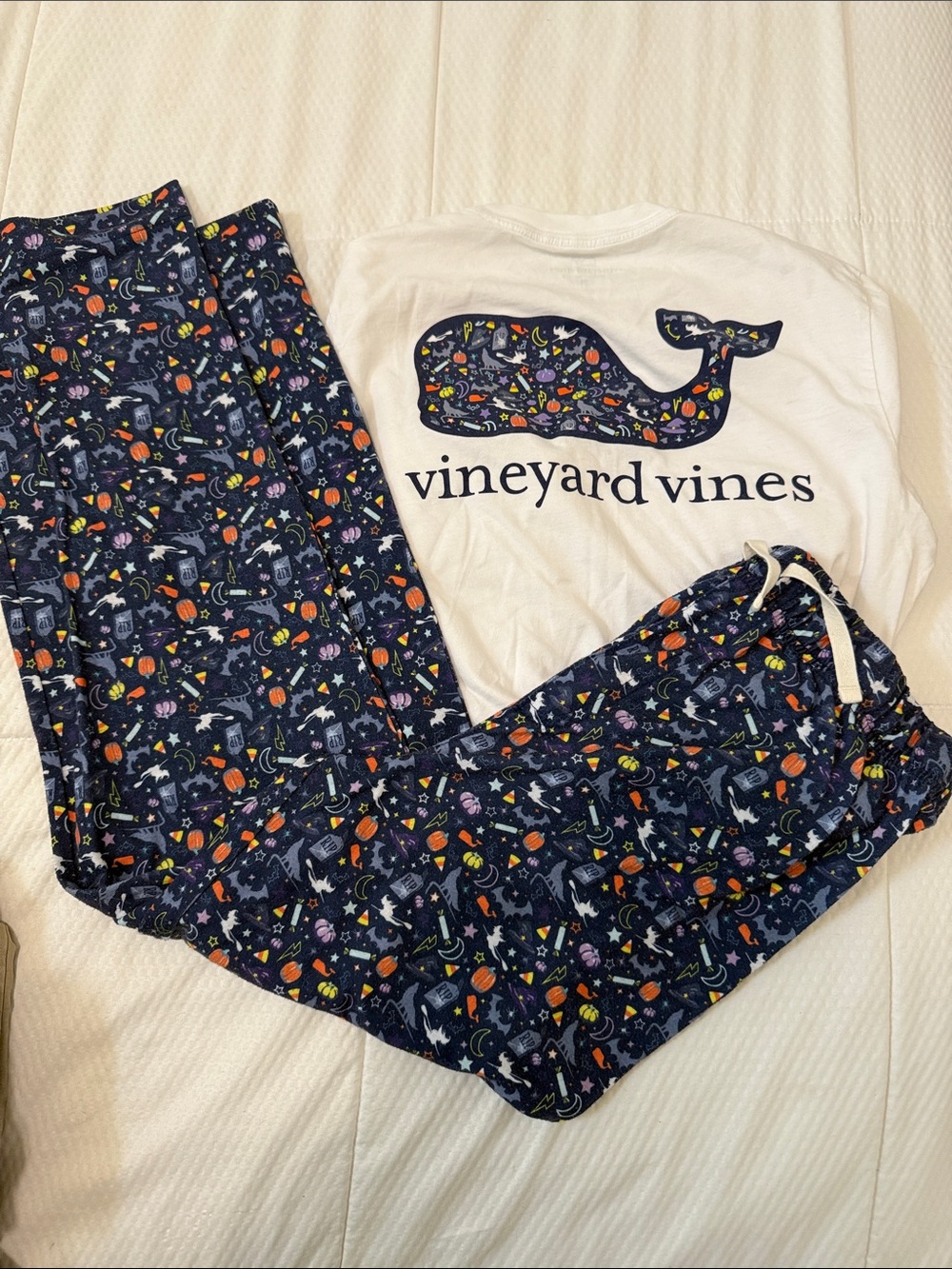 Boys Vineyard Vines Halloween Pajamas (set) shirt  and pants M